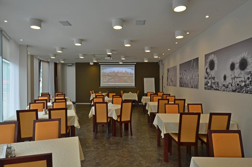 Hotel Senimo Olomouc Exterior foto